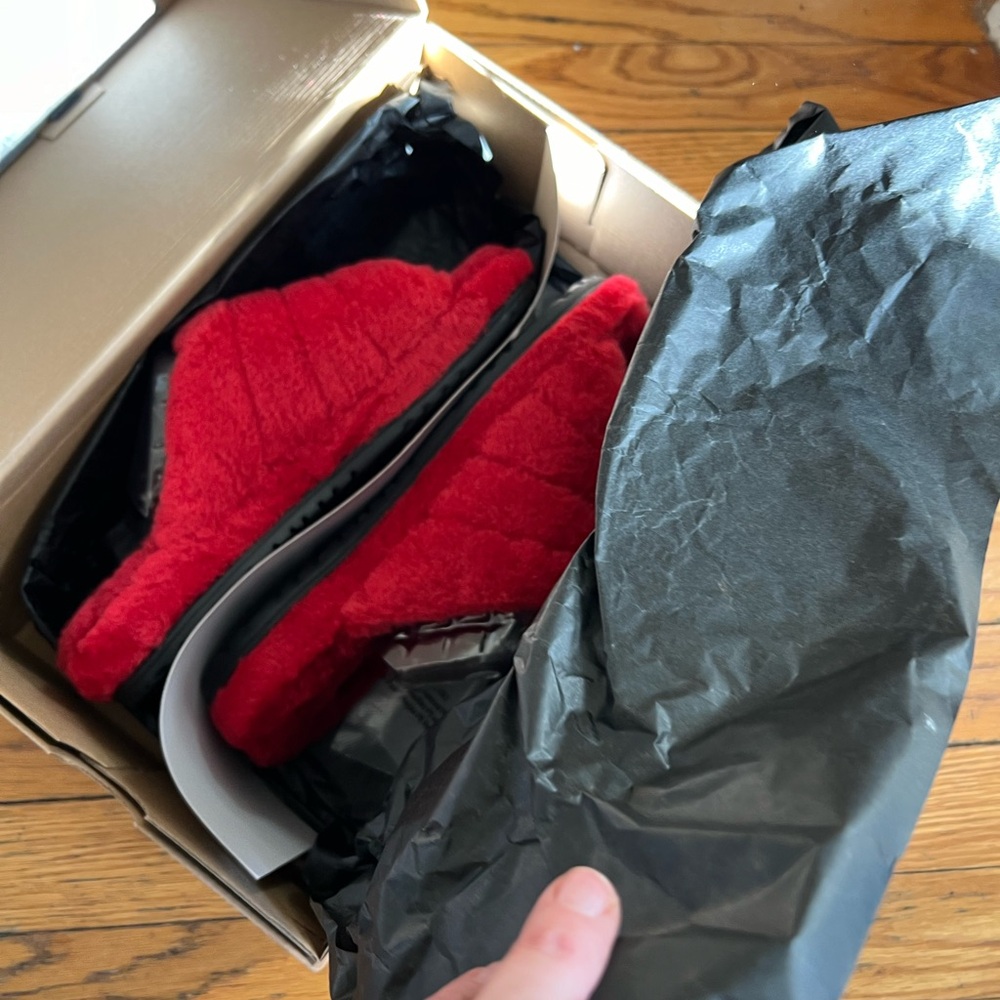 NEW UGG Fluff You Red Sheepskin Slip On Slippers Mens Size 6 Womens 8